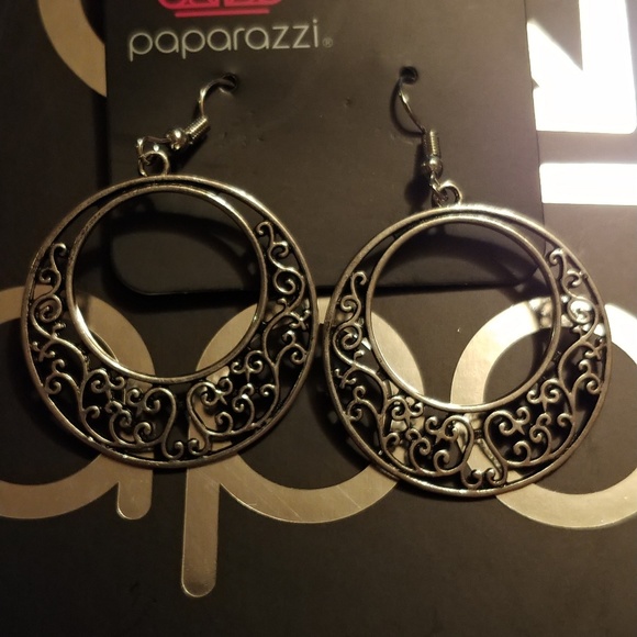 Paparazzi earrings and bracelet - Picture 4 of 6